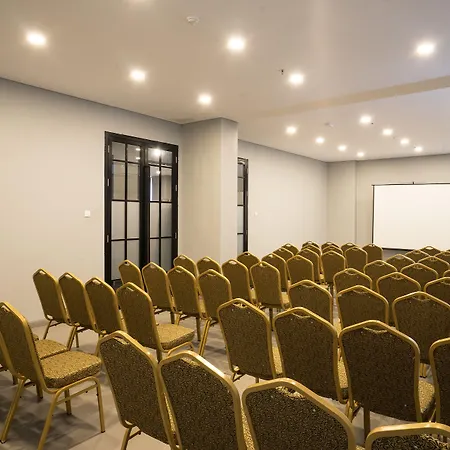 Maple Hotel Grogol-3